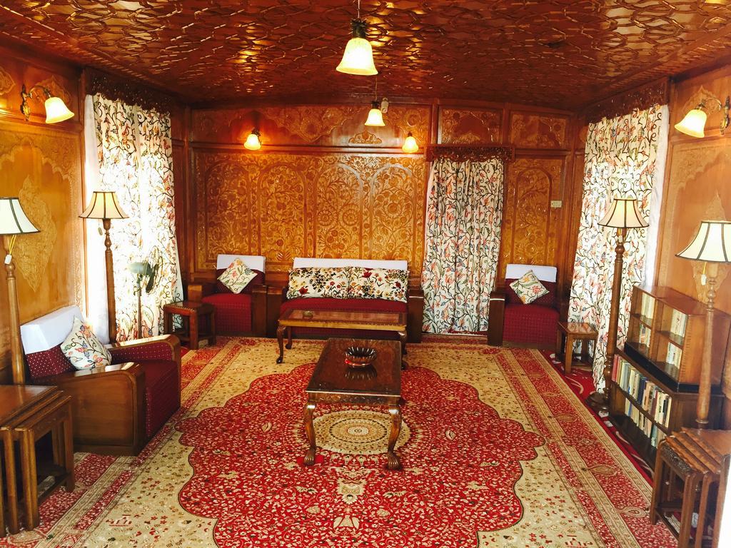 Monarch Group Of Houseboats Hotel ศรีนาการ์ ภายนอก รูปภาพ