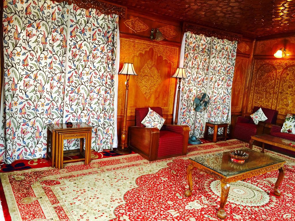 Monarch Group Of Houseboats Hotel ศรีนาการ์ ภายนอก รูปภาพ