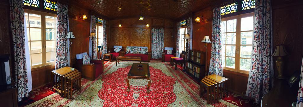 Monarch Group Of Houseboats Hotel ศรีนาการ์ ภายนอก รูปภาพ