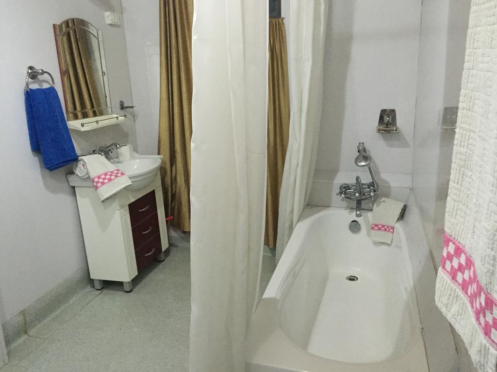 Monarch Group Of Houseboats Hotel ศรีนาการ์ ภายนอก รูปภาพ
