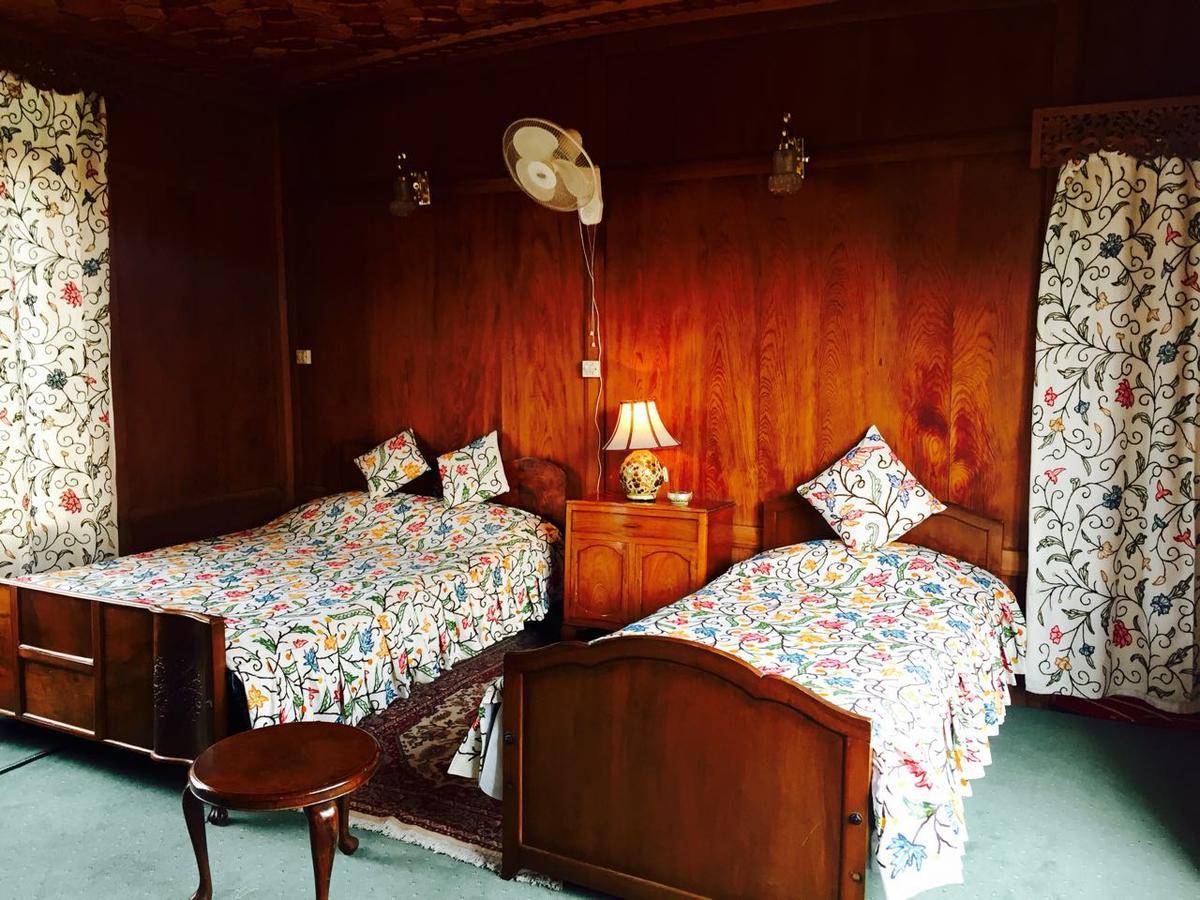 Monarch Group Of Houseboats Hotel ศรีนาการ์ ภายนอก รูปภาพ