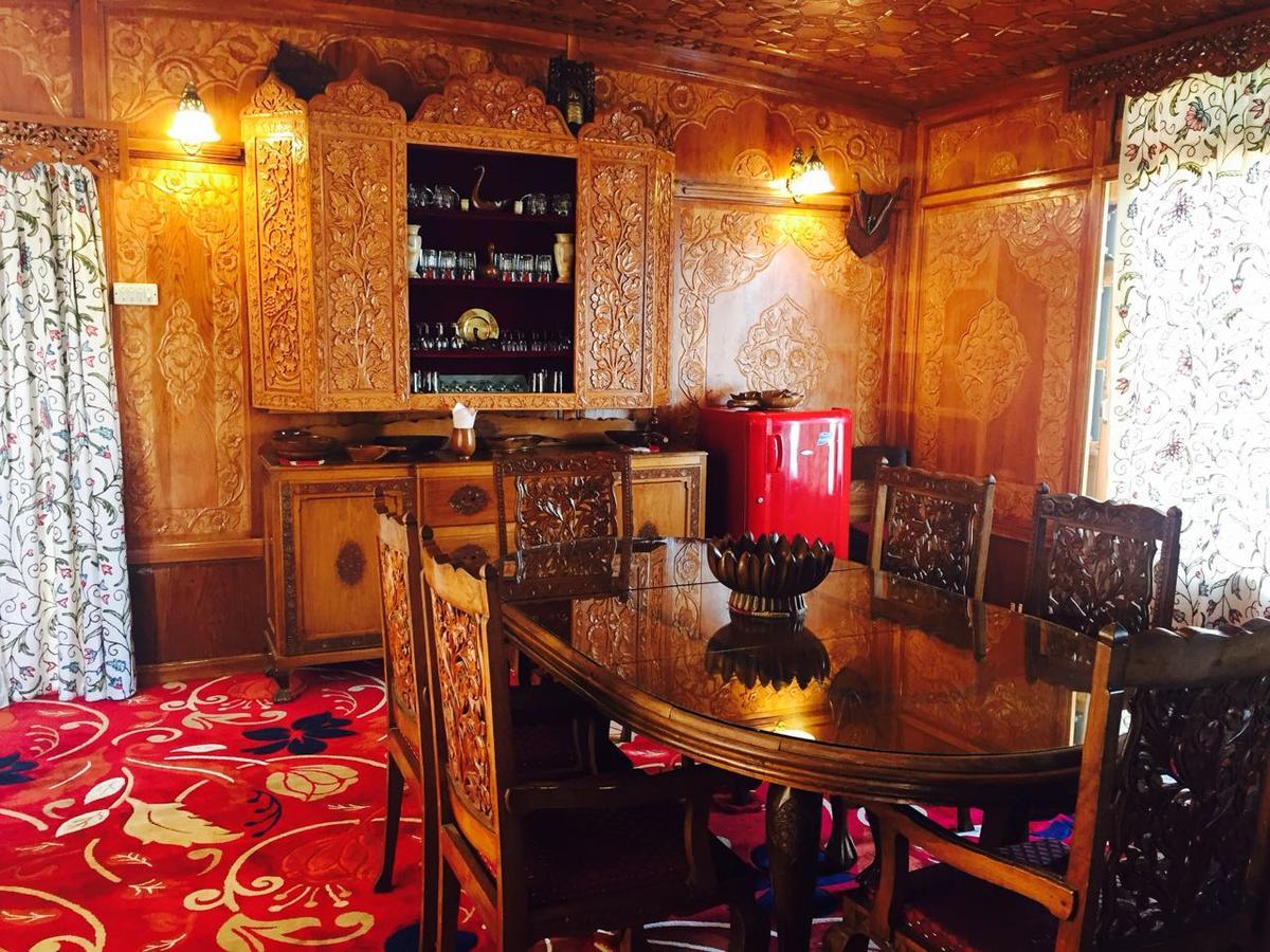 Monarch Group Of Houseboats Hotel ศรีนาการ์ ภายนอก รูปภาพ