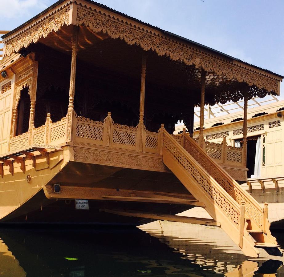 Monarch Group Of Houseboats Hotel ศรีนาการ์ ภายนอก รูปภาพ