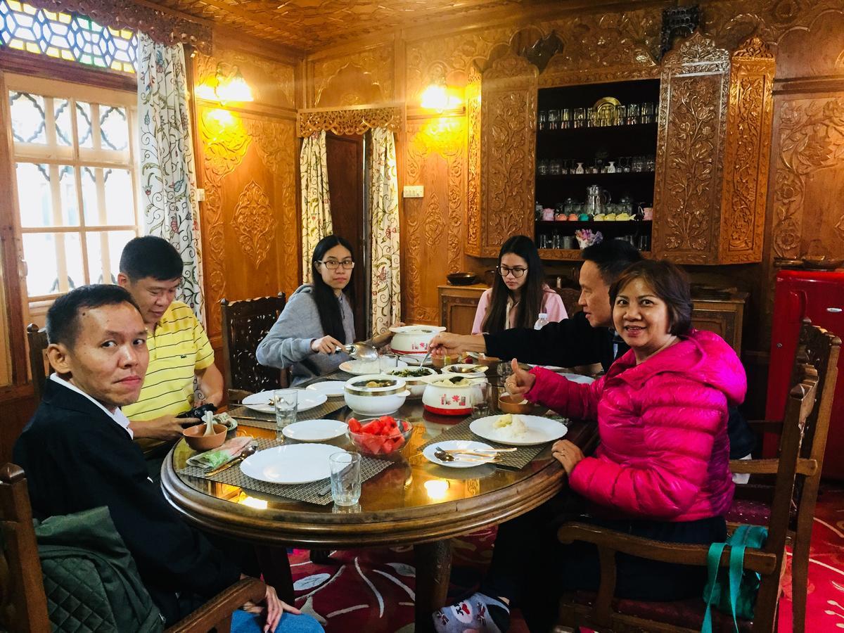 Monarch Group Of Houseboats Hotel ศรีนาการ์ ภายนอก รูปภาพ