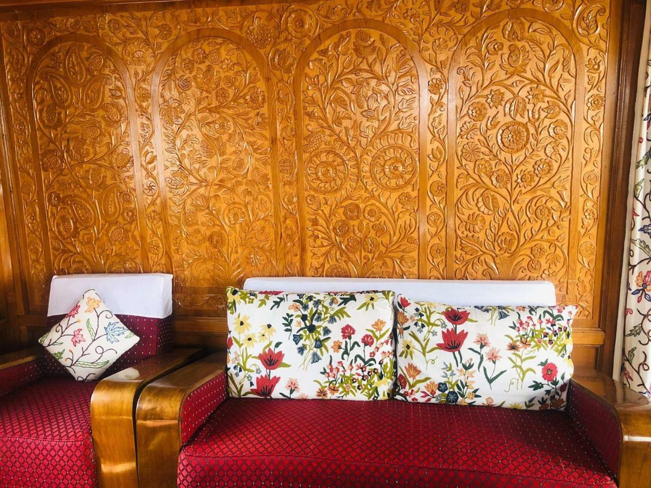 Monarch Group Of Houseboats Hotel ศรีนาการ์ ภายนอก รูปภาพ