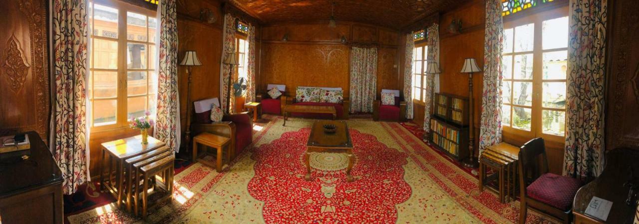 Monarch Group Of Houseboats Hotel ศรีนาการ์ ภายนอก รูปภาพ